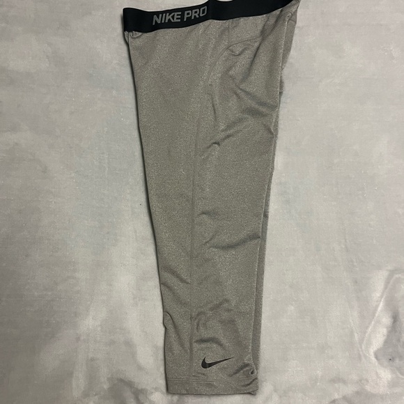 🌸Nike Pro Gray Leggings Capris - Picture 4 of 4